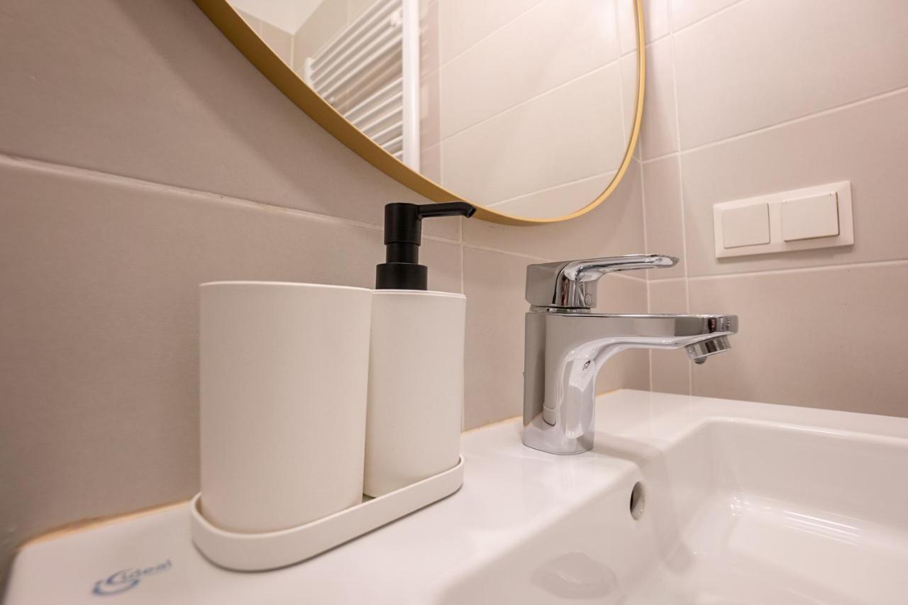 Stylish Apartment With Dedicated Working Space And Super King-Size Bed Located Between City Centre And Donau River Виена Екстериор снимка